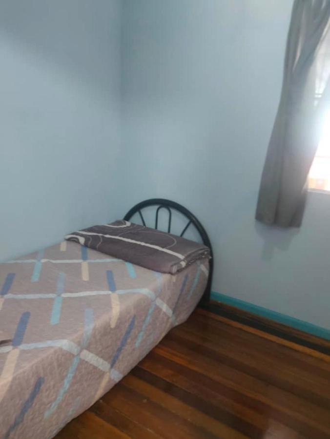 Mak Homestay Upstairs With 5 Bedrooms Kampong Kundassan Buitenkant foto
